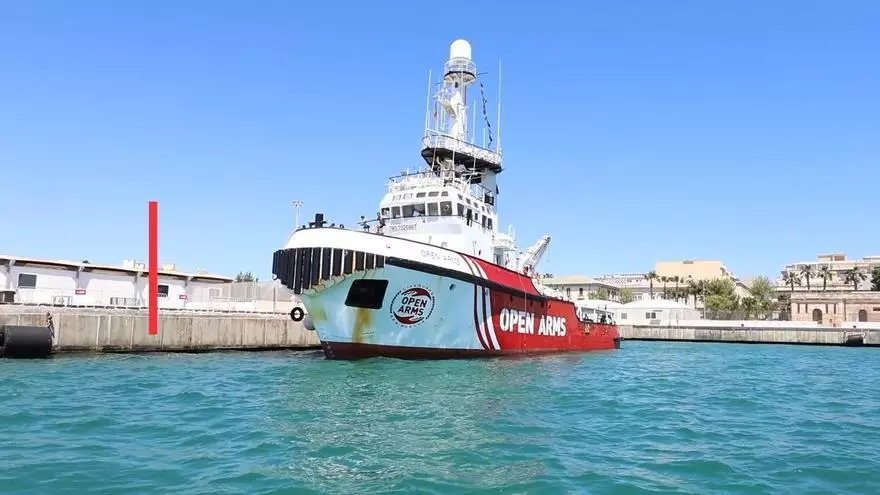 Escena del concierto de El Último de la Fila en el festival Marenostrum, Fuengirola, con luces y público entusiasta