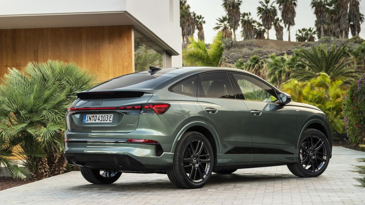 Exterior del Audi Q4 e-tron Sportback con diseño actualizado y parrilla Singleframe del color de la carrocería