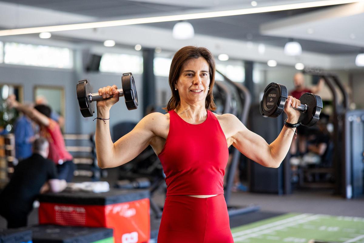 Interior del David Lloyd Clubs Barcelona con zona de coworking y gimnasio