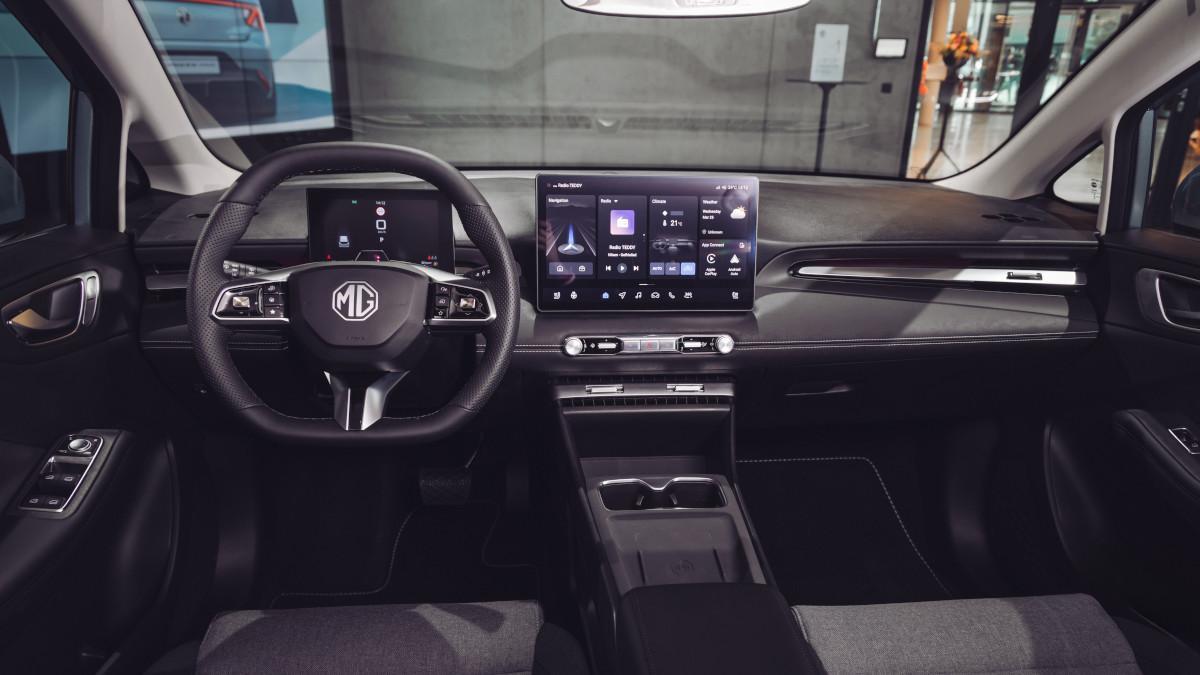 Detalle del interior del MG4 Urban con pantalla digital