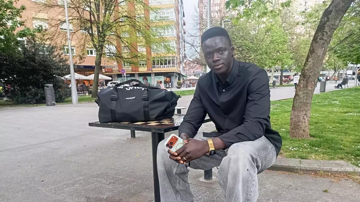 Mansour Gueye solicita asilo en España y alimenta el debate sobre la regularización de inmigrantes