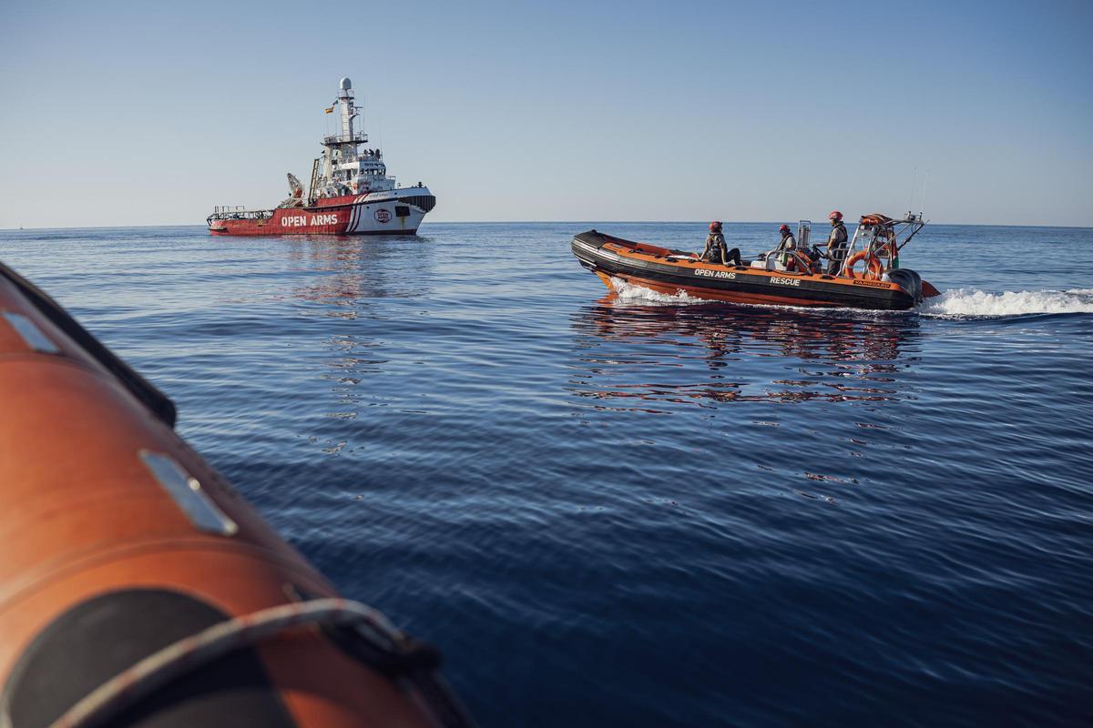 Tripulación del Open Arms realizando simulacro de evacuación