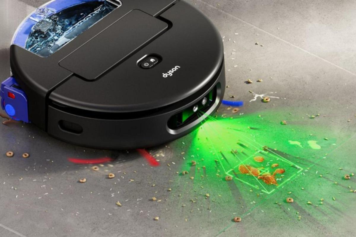 Robot aspirador Dyson Spot+Scrub AI mostrando su diseño compacto y la rueda de mapeo láser