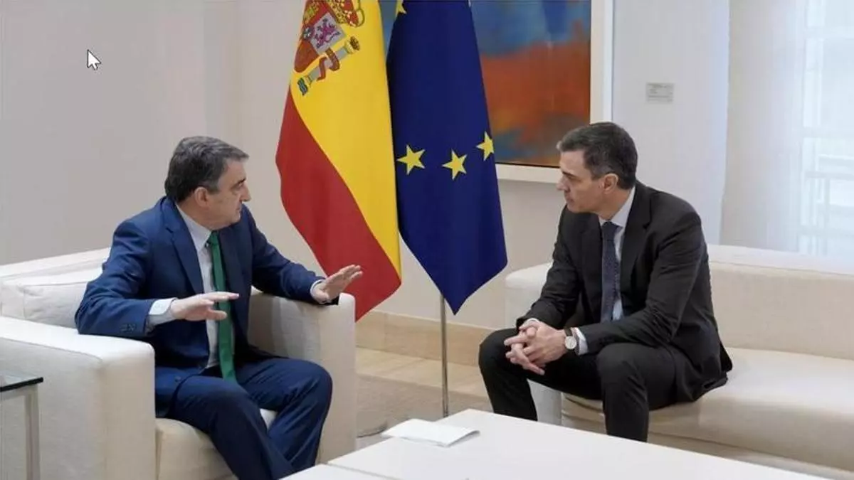 Correo interno que confirma la operación sin autorización judicial contra Luis Bárcenas