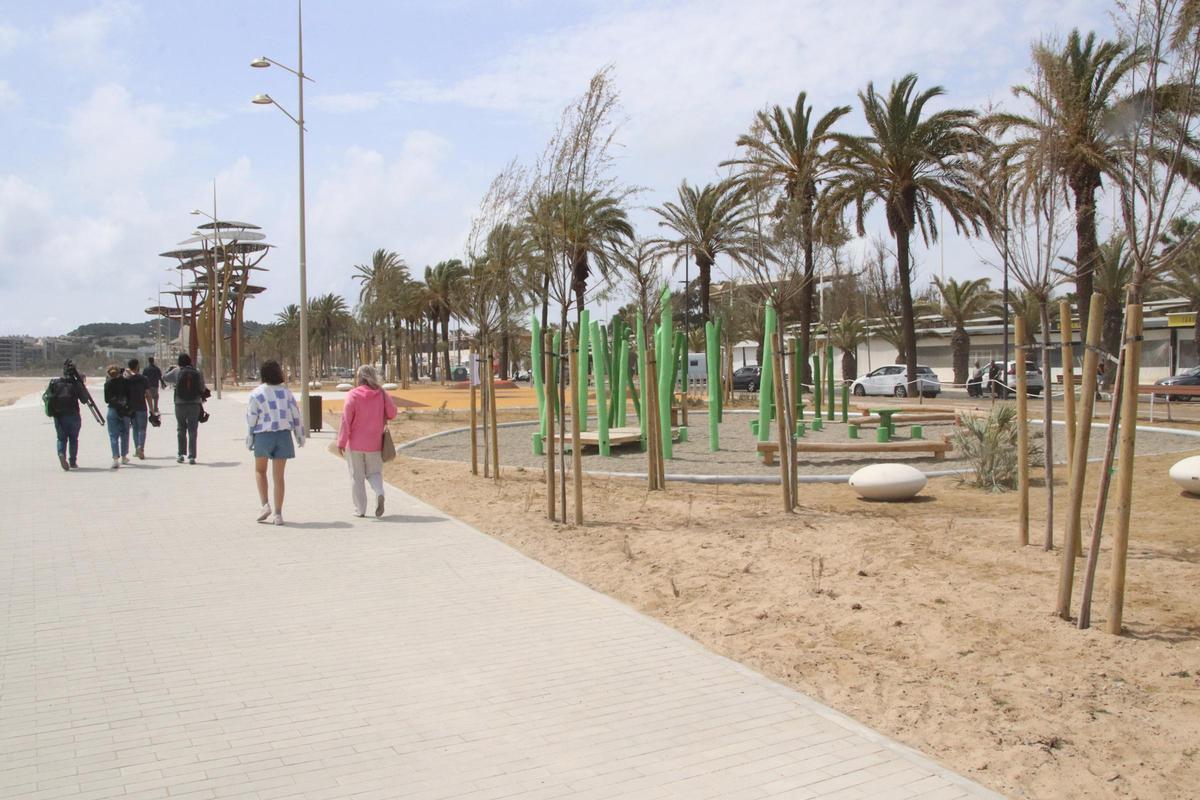 Vila-seca inaugura el nuevo paseo marítimo de La Pineda sin asfalto