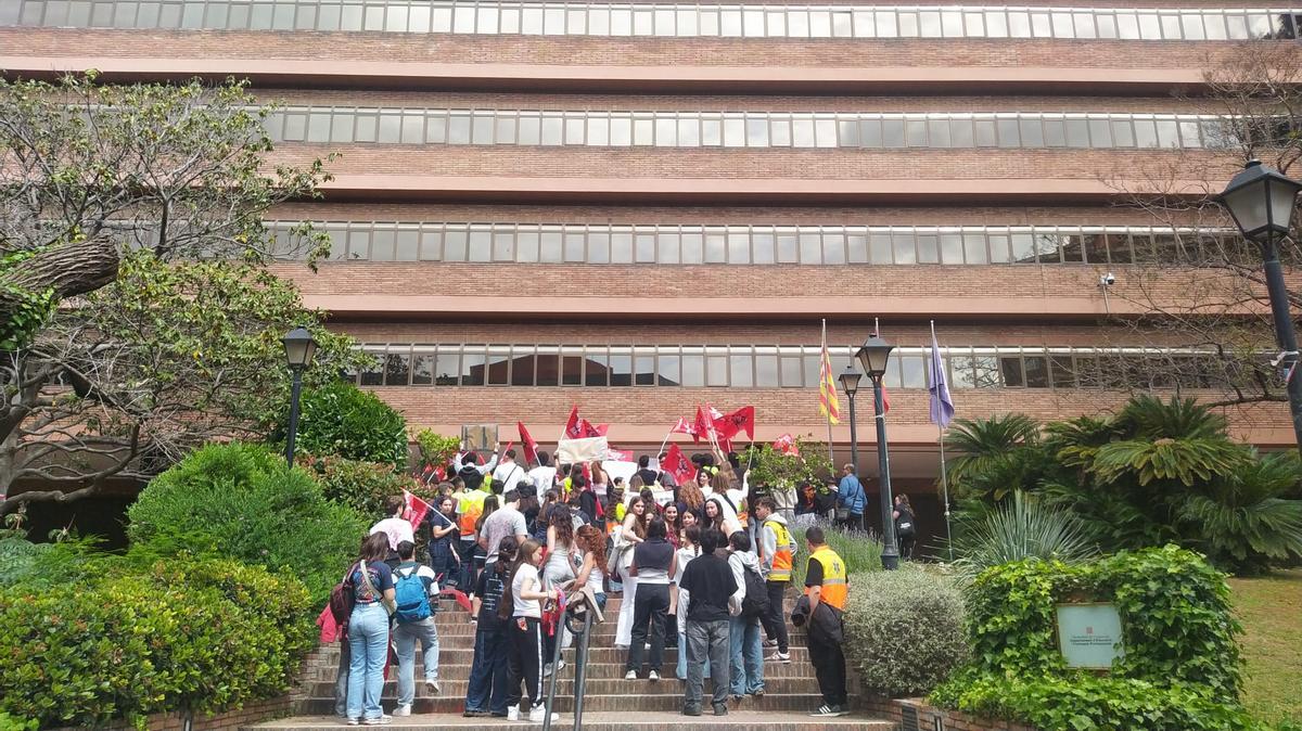Alumnos de Emergencias Sanitarias exigen prácticas en ambulancias