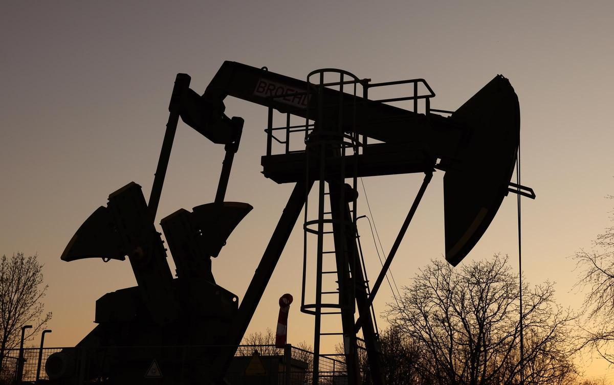 Brent supera los 120 dólares por temor al bloqueo de Ormuz