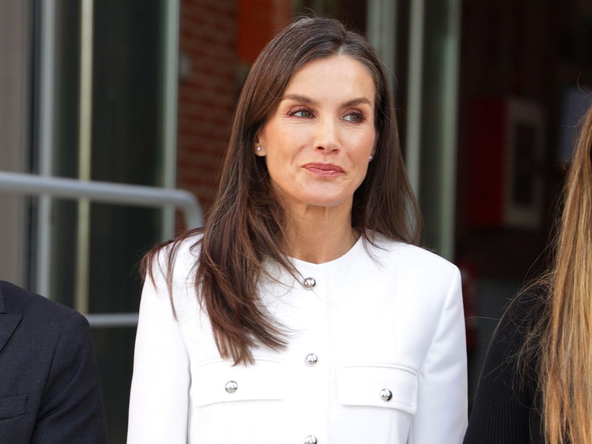 Reina Letizia y el ministro Pablo Bustinduy en la sede de la Fundación Secretariado Gitano en Vallecas