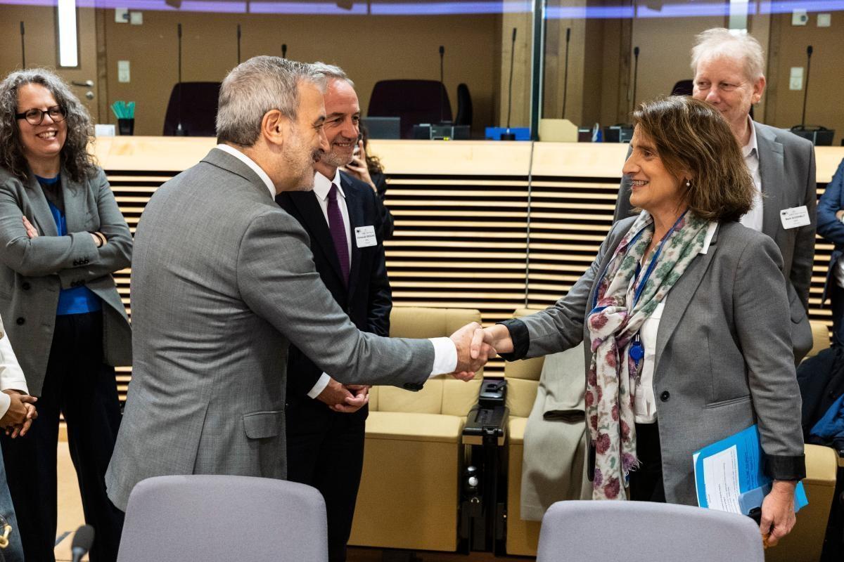 Documento del plan entregado a la Comisión Europea por los alcaldes de Barcelona, Roma y París