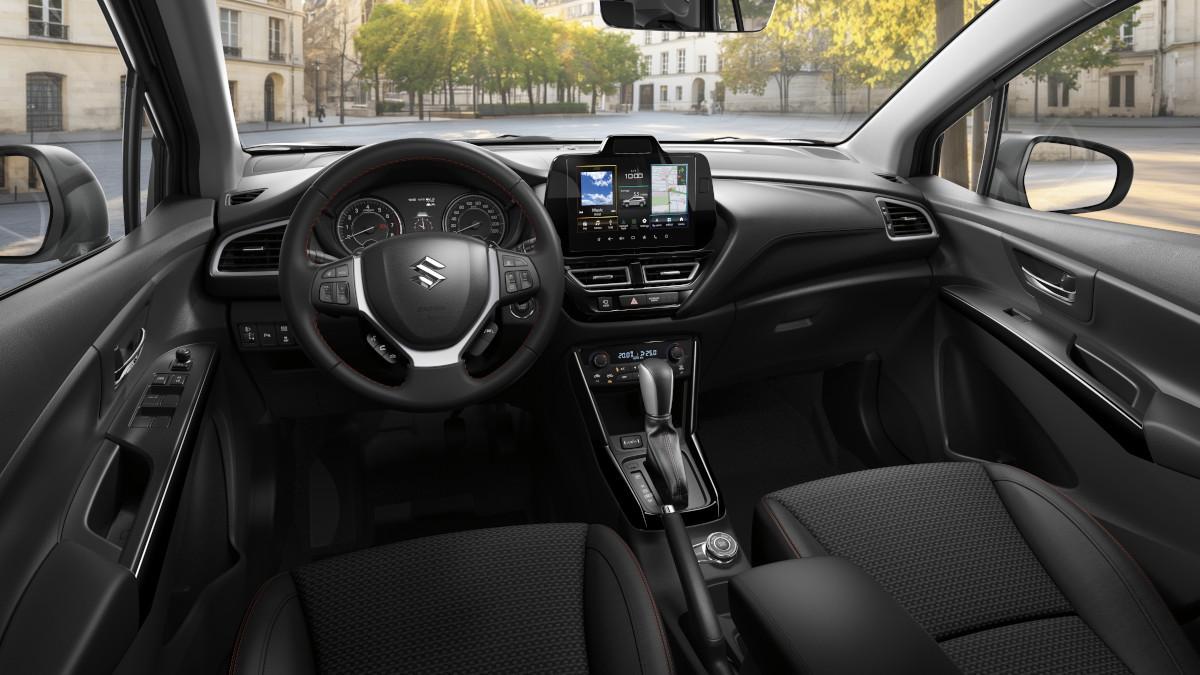 Interior del Suzuki S‑Cross Edición Limitada con pantalla de 9 pulgadas y cámara 360°