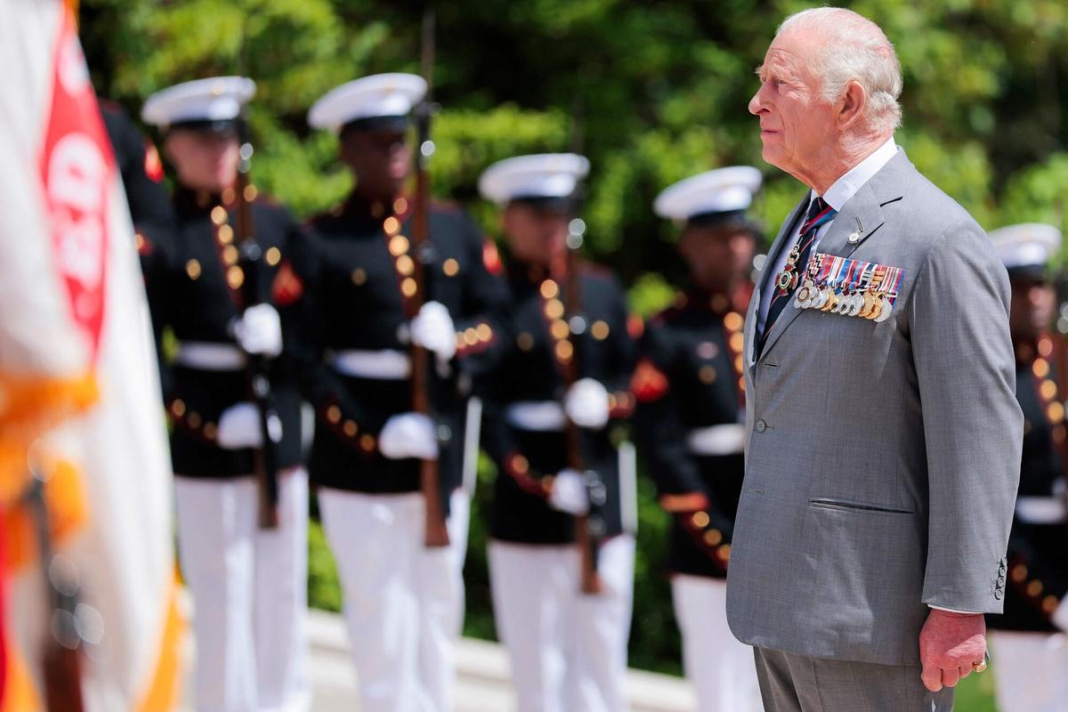 Carlos III inicia visita oficial a Bermudas, primera desde 2009