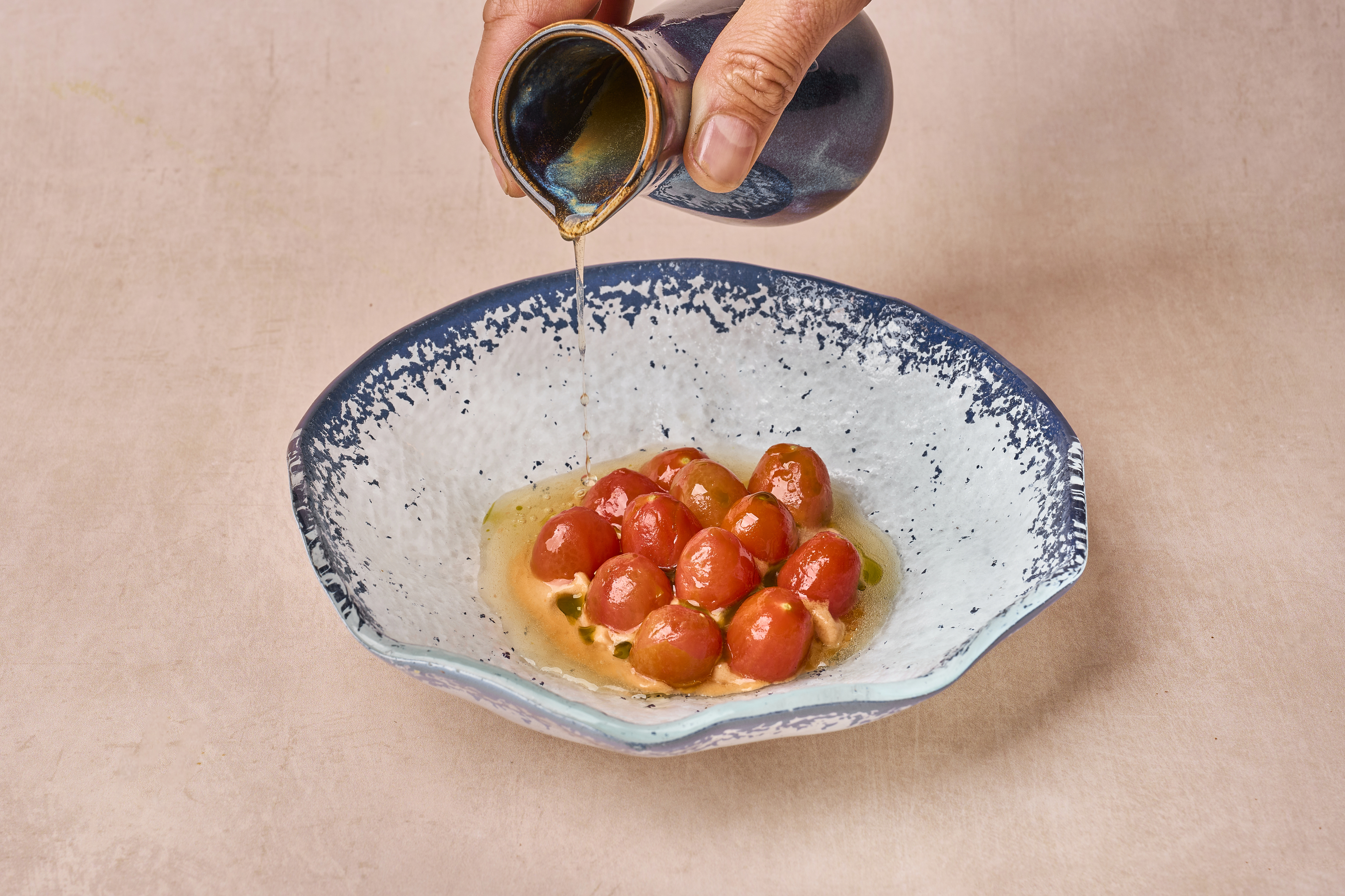 Detalle de un plato de alta cocina japonesa con influencia latina