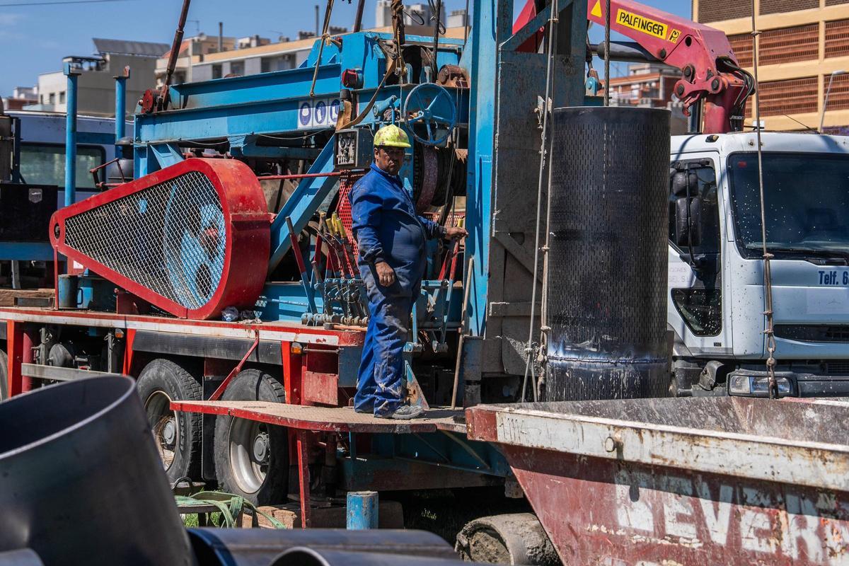 Obras de perforación en el río Besòs para la nueva potabilizadora