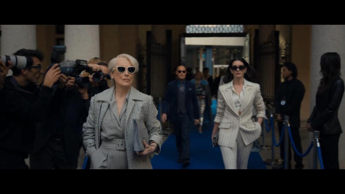 Anne Hathaway cae en el set de 'El diablo se viste de Prada 2' y el vídeo se vuelve viral