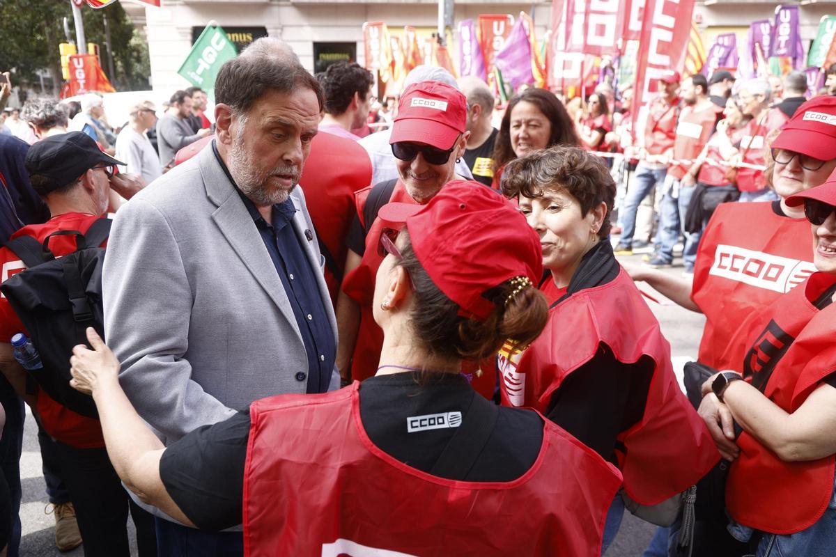 Manifestantes reunidos en la plaza Urquinaona durante la manifestación del 1 de mayo
