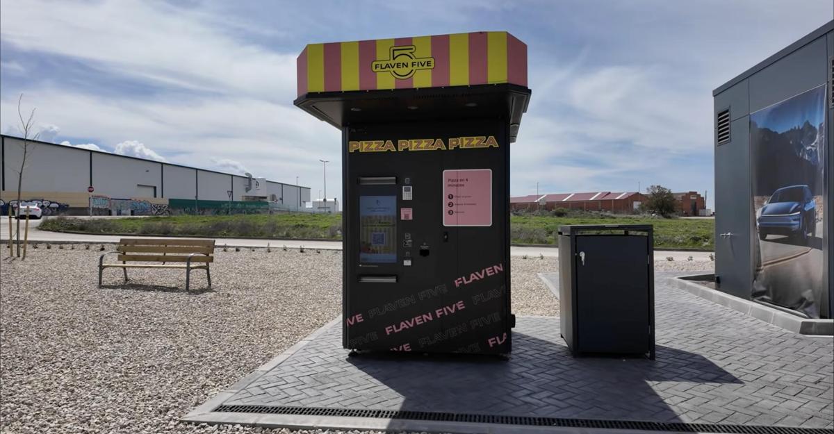 Máquina de pizza de Tesla en la estación de carga de Burgos