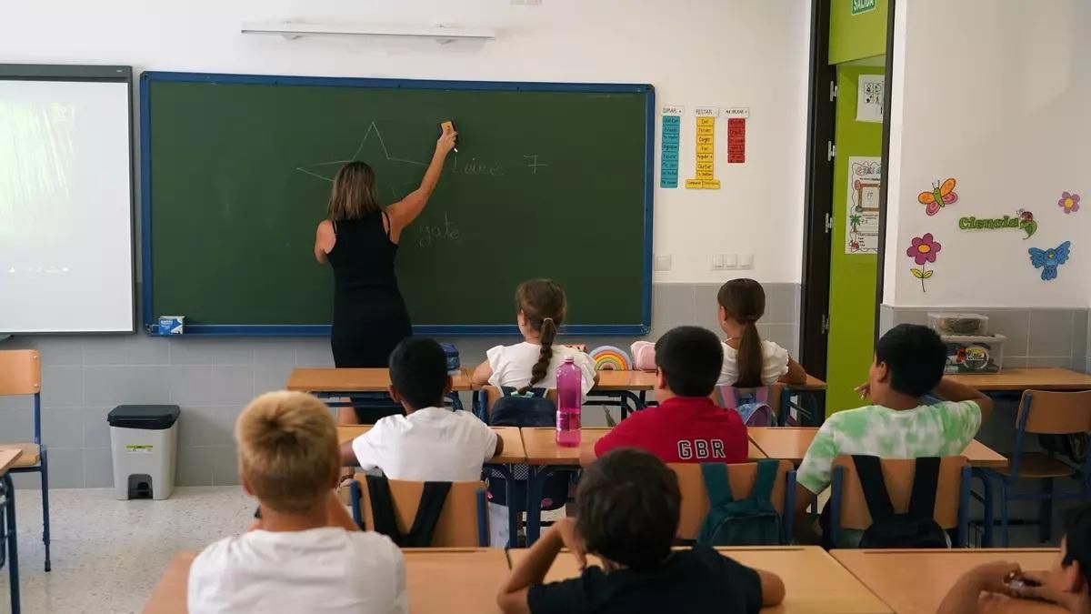 Victor García León critica la educación pública en el podcast "La cena de los idiotas"