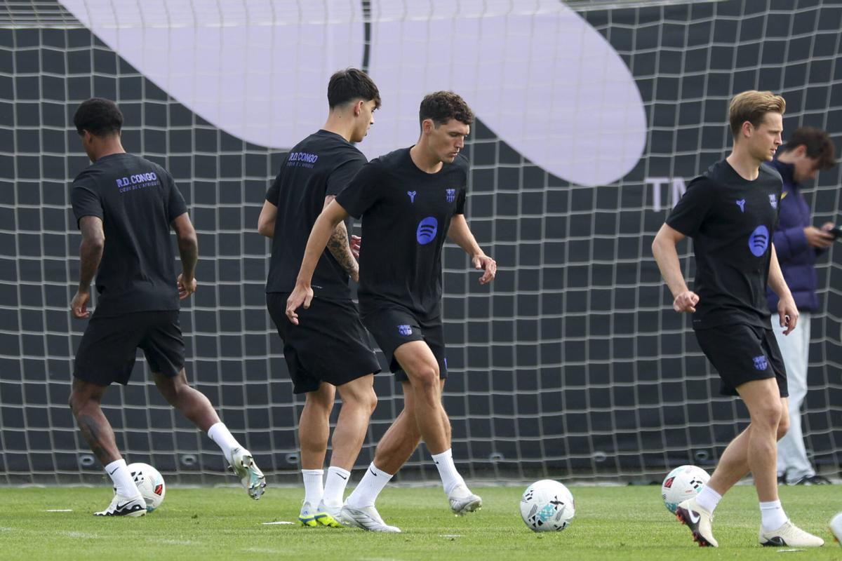 Raphinha y Marc Bernal entrenan con el Barça antes del partido contra Osasuna