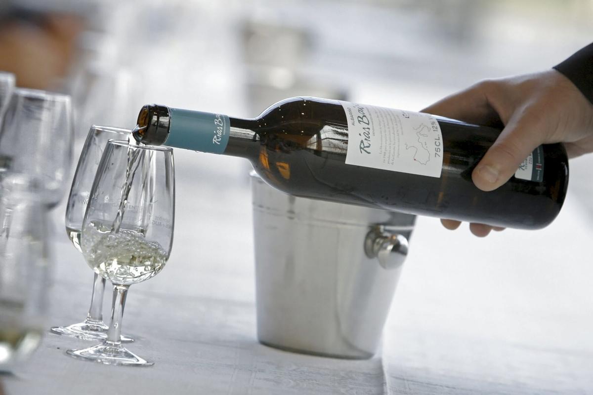 El Ministerio de Agricultura alerta el aumento del servicio de vino por copa en los restaurantes