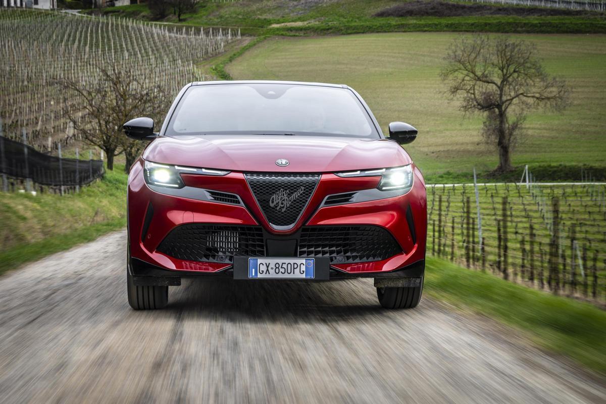 Alfa Romeo Junior en su versión híbrida y eléctrica