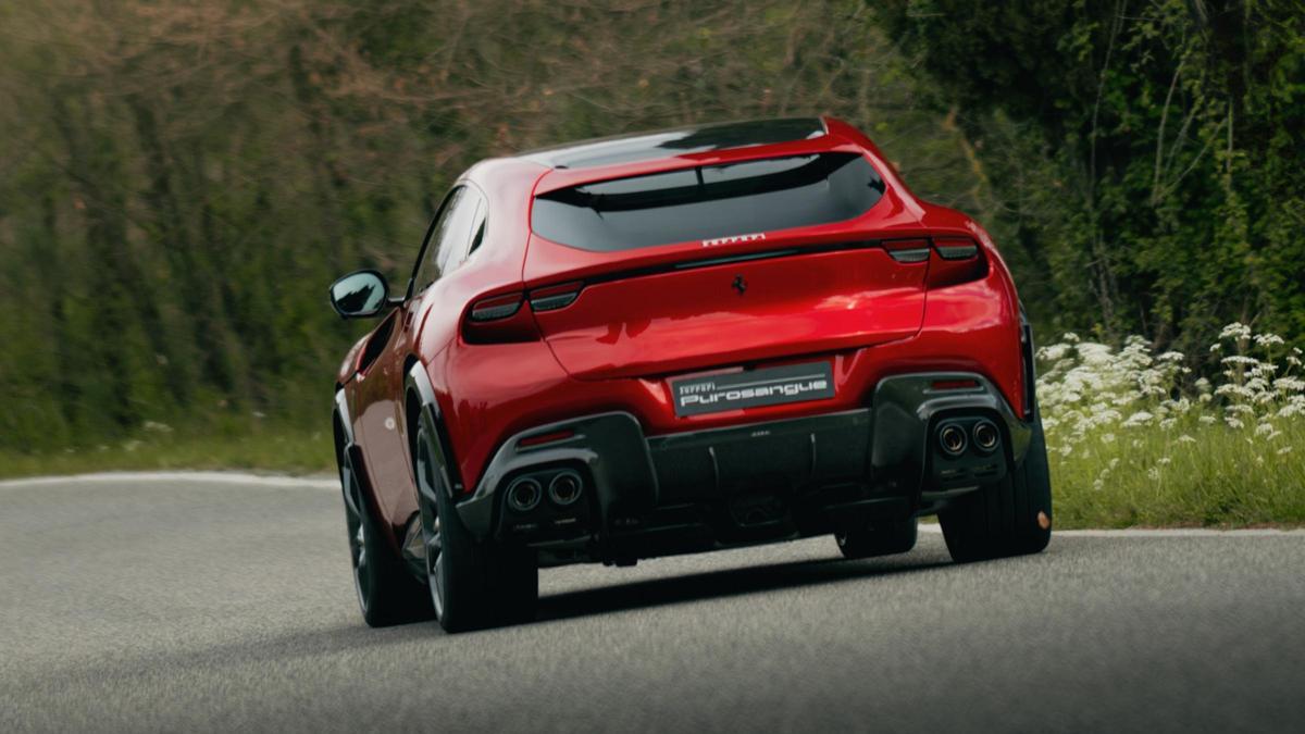 Detalle interior del Ferrari Purosangue Handling Speciale con acabados en fibra de carbono