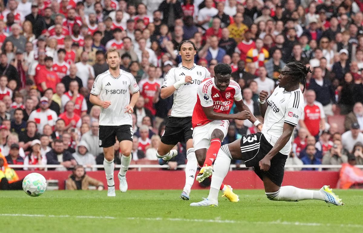 Arsenal aplasta al Fulham 3-0 y se acerca al título de la Premier League