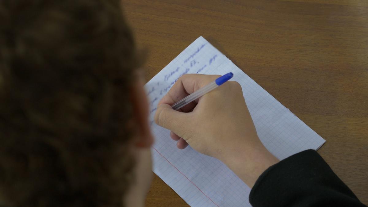 Imagen que ilustra la nueva ortografía de la RAE con ejemplos de palabras sin tilde