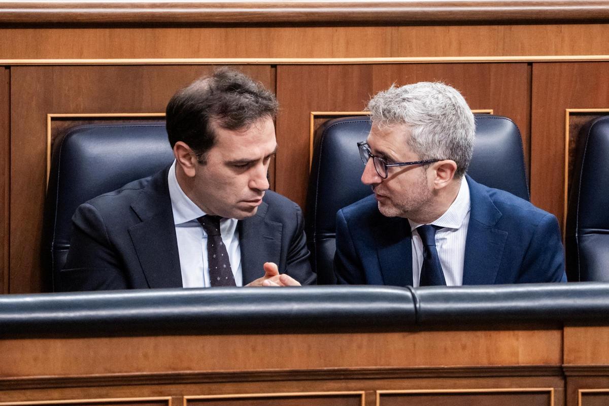 Arcadi España en el Congreso anunciando la postergación del CPFF