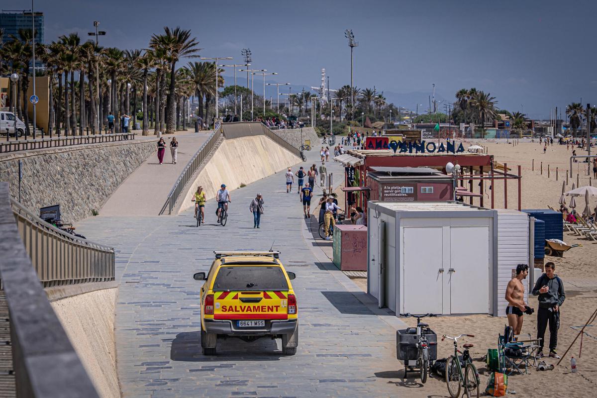 Torre de vigilancia del servicio de socorrismo en la playa de Llevant, Barcelona