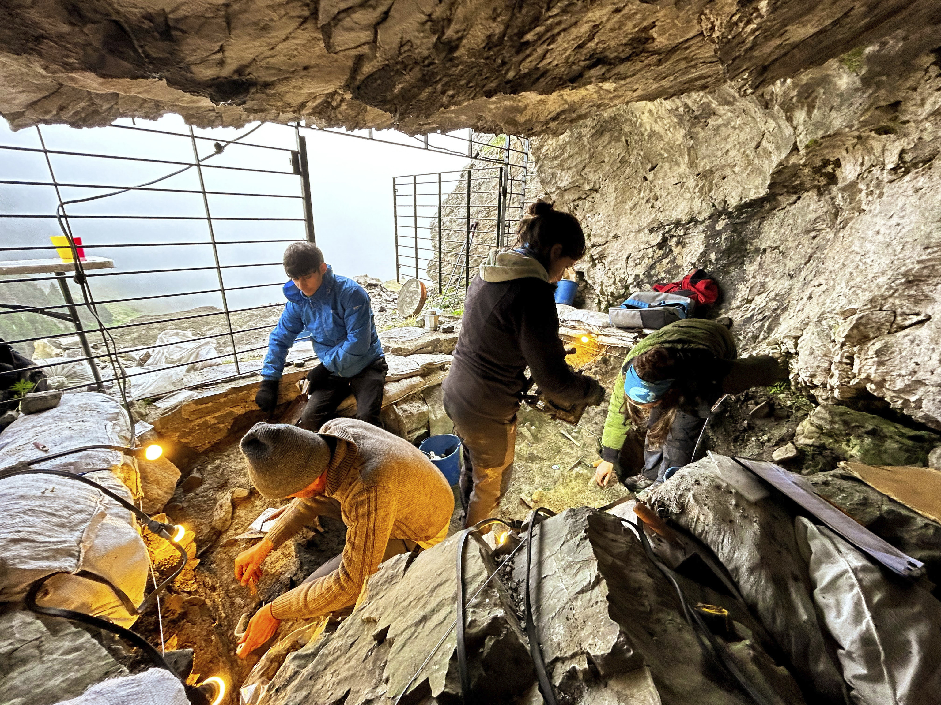 Cueva 338 revela ocupaciones humanas a 2.235 m de altitud