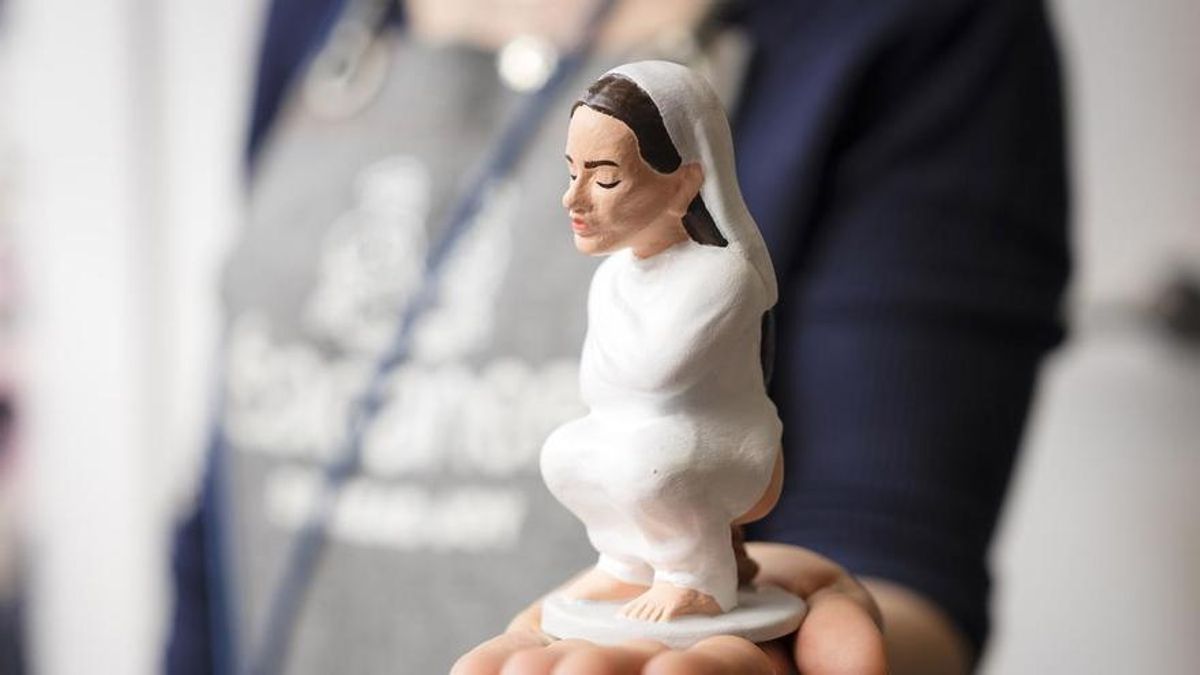 Rosalía estrena su segundo caganer con la portada de LUX