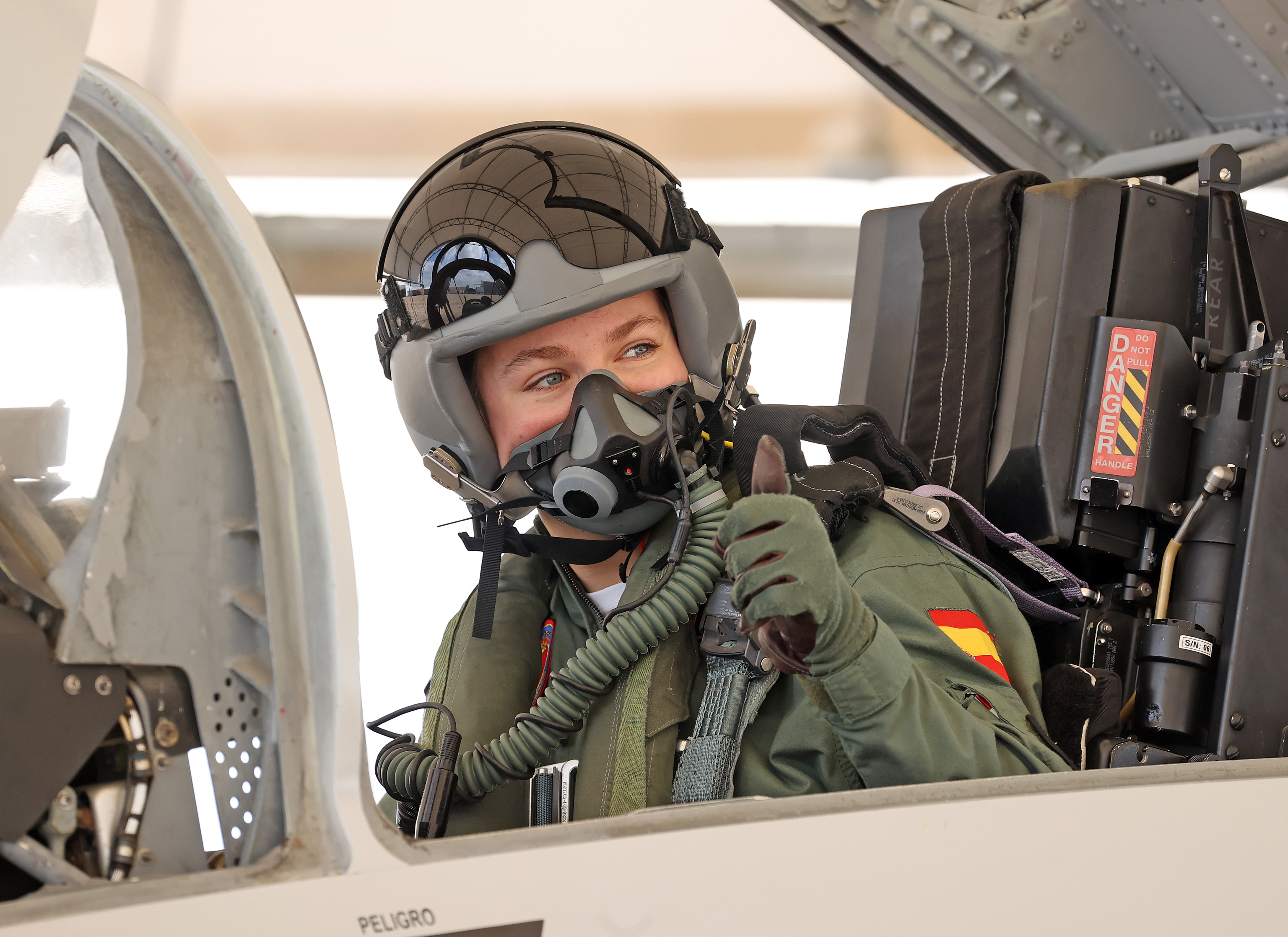 Princesa Leonor inspeccionando los reactores Eurofighter en la Base Aérea de Los Llanos