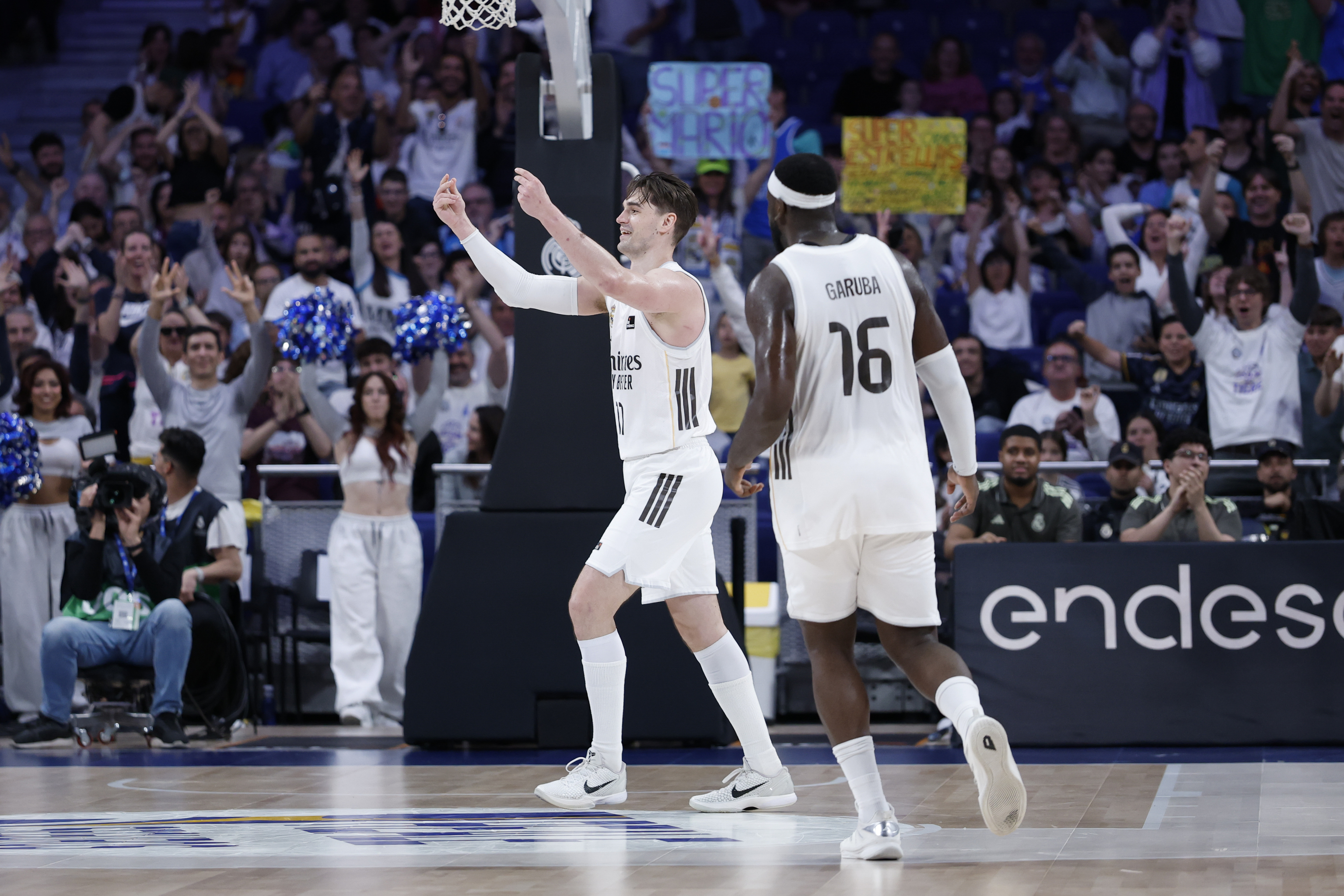 Hezonja anota 40 puntos y lidera al Real Madrid contra UCAM Murcia