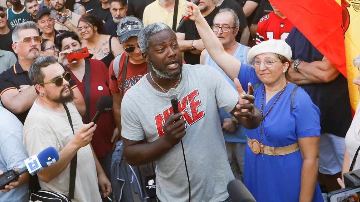 Bertrand Ndongo llama a Aina Vidal "idiota" en el Congreso