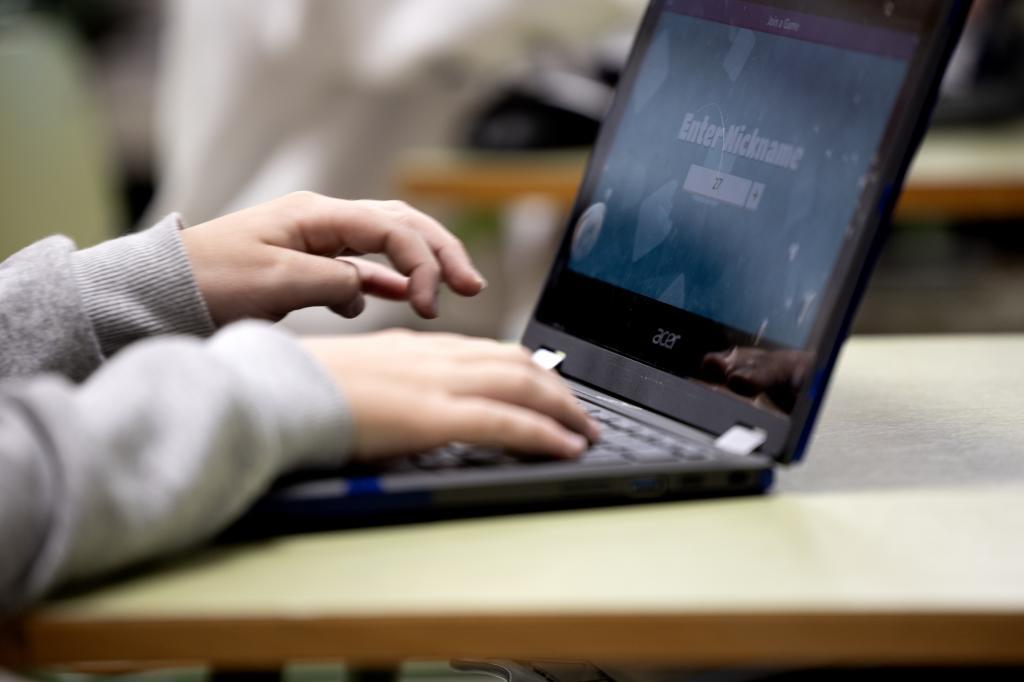 ciberviolencia jóvenes España: 71 % expuestos según estudio Código 505
