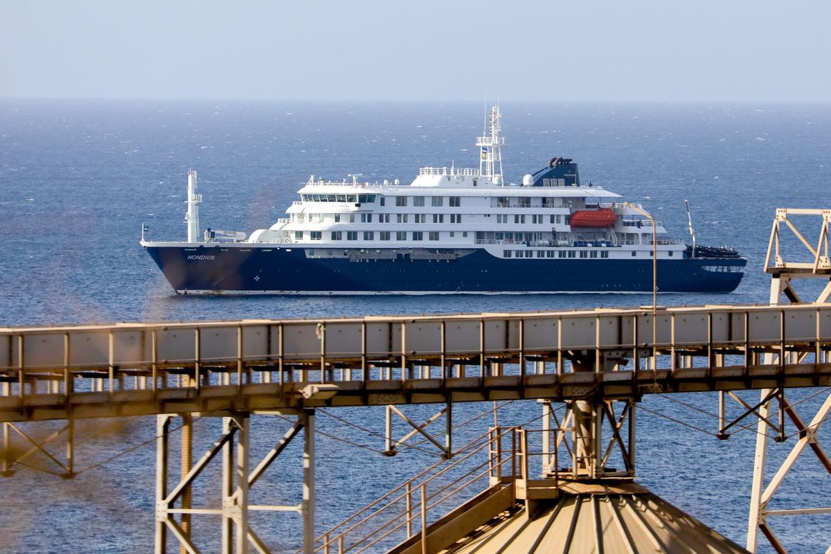 MV Hondius retenido por brote de hantavirus frente a Cabo Verde