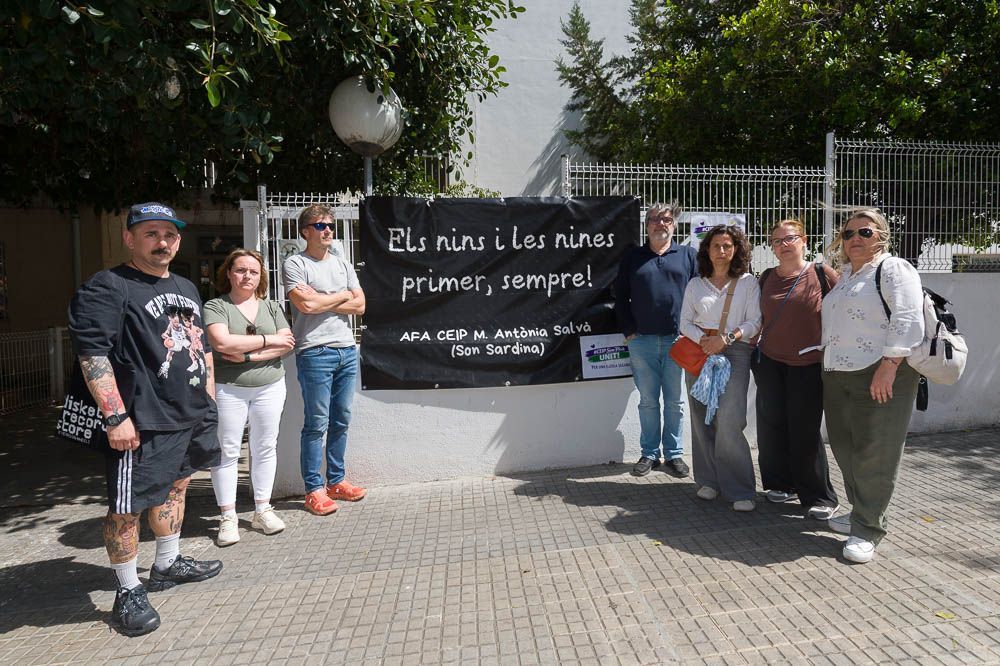 Huelga de padres en Mallorca contra el profesor condenado Miquel Roldán