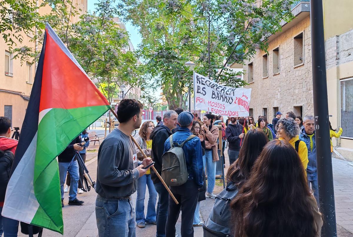 Protesta en Sabadell contra la presencia de Mossos en los institutos
