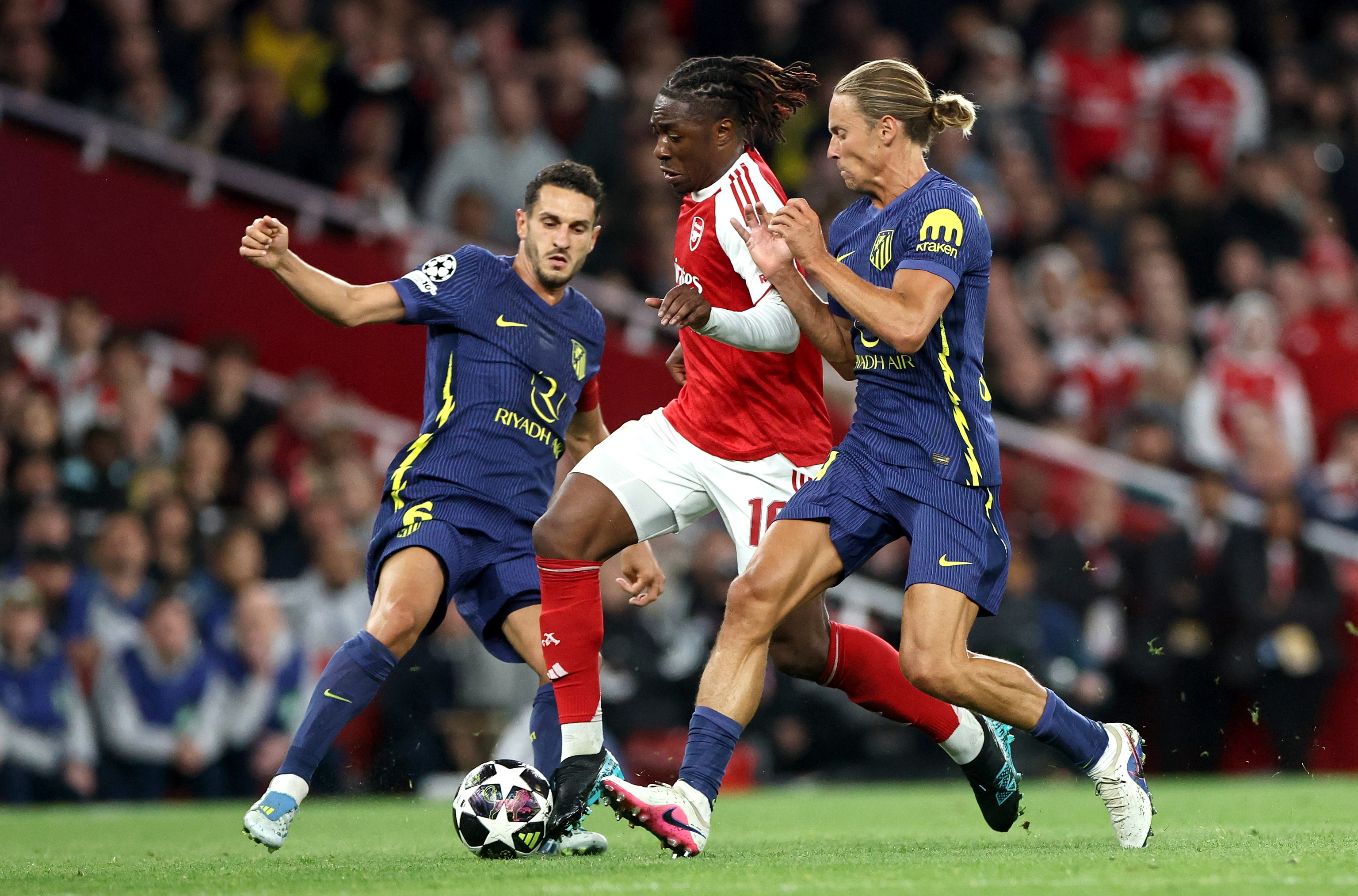 Bukayo Saka celebra el gol que eliminó al Atlético Madrid en la semifinal de Champions