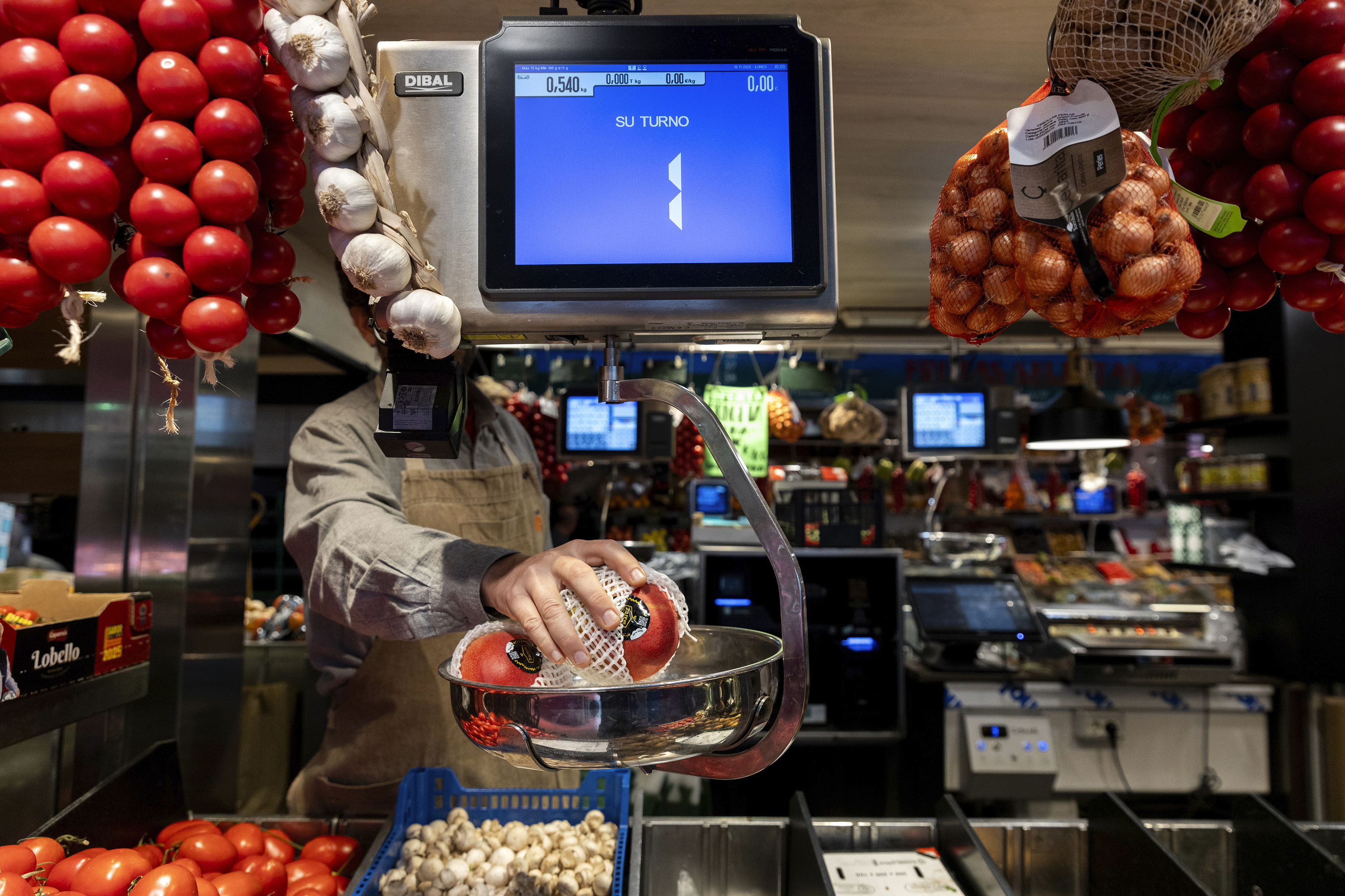 Precios alimentos frescos subirán más del 7 % este verano, alerta Funcas