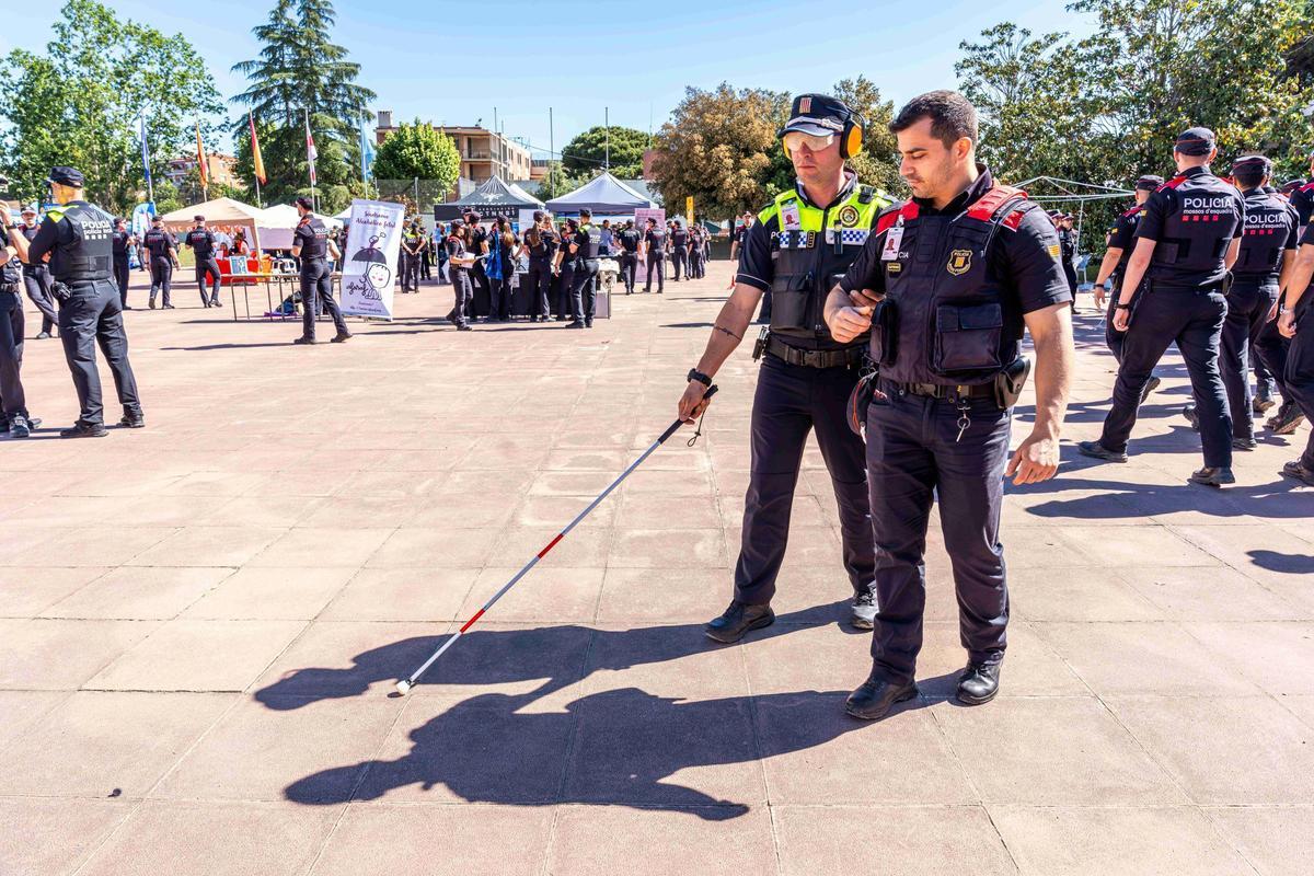 Aspirantes a Mossos d'Esquadra y policías locales en la Jornada Solidaria del ISPC