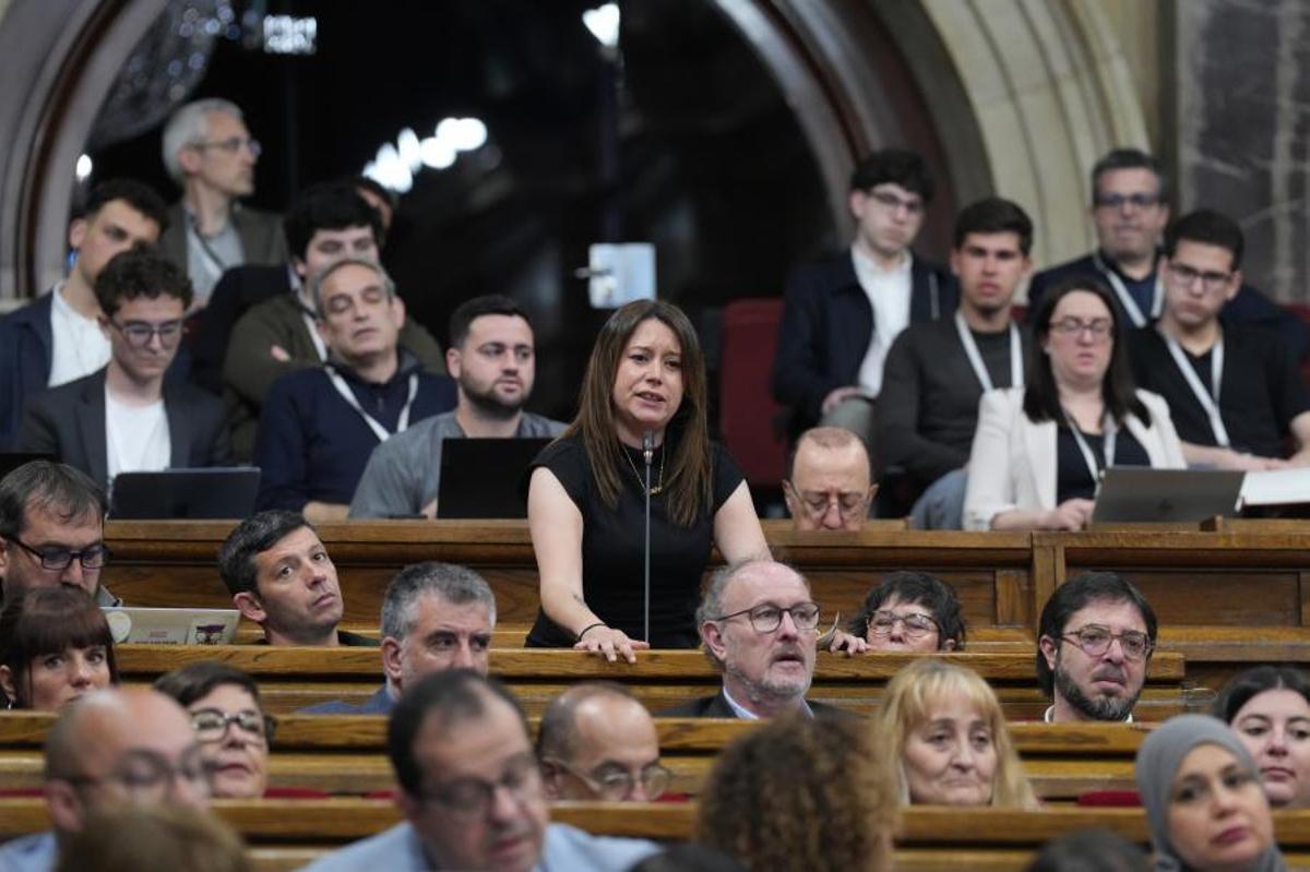 Paquete sospechoso dirigido a la CUP activa a los Mossos en el Parlament