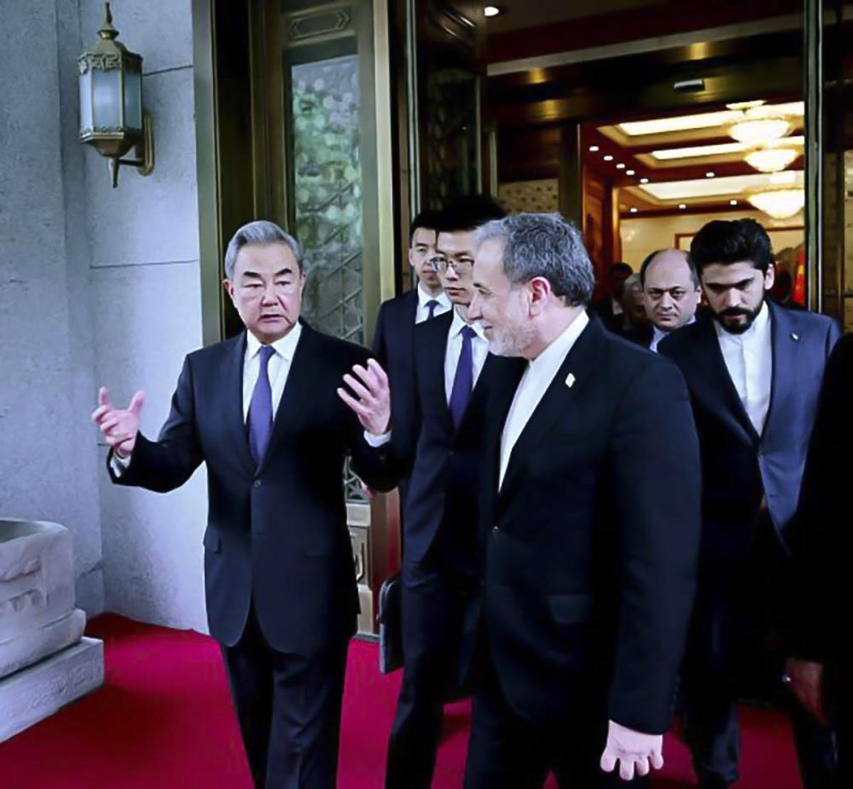 China pide a Irán reabrir el estrecho de Ormuz y avanzar en el alto el fuego