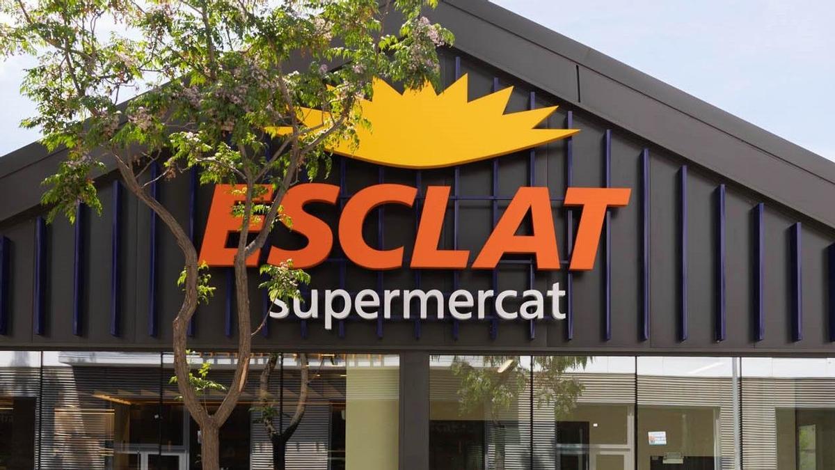 Esclat abre su primer hipermercado en Barcelona