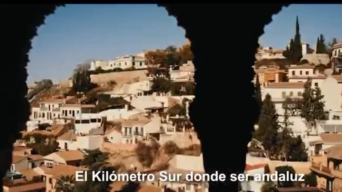 Kilómetro Sur: la canción que levantó dudas sobre la voz de Juan Manuel Moreno en el arranque de la campaña del PP