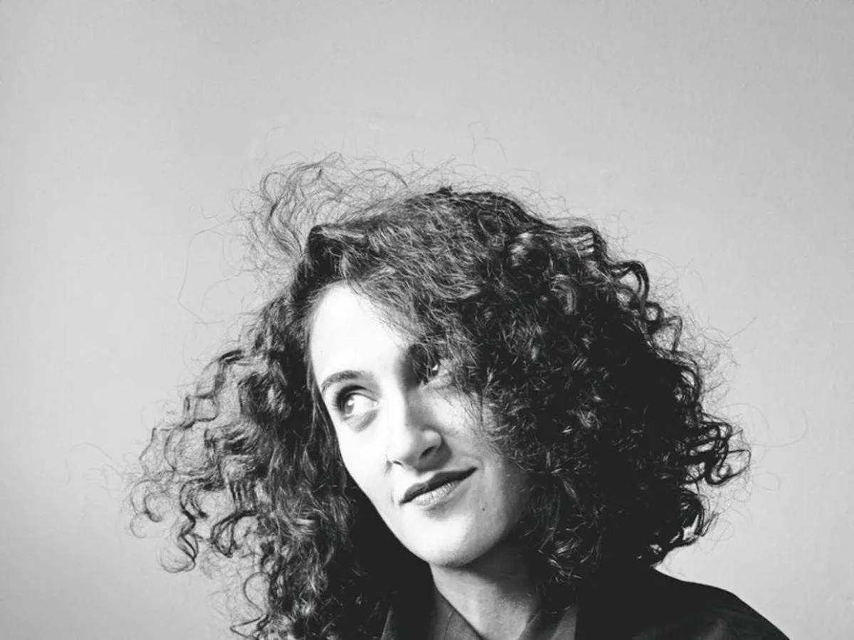 La edad ridícula de Maryam Madjidi: la novela que invierte el bildungsroman y denuncia el no‑lugar de Drancy