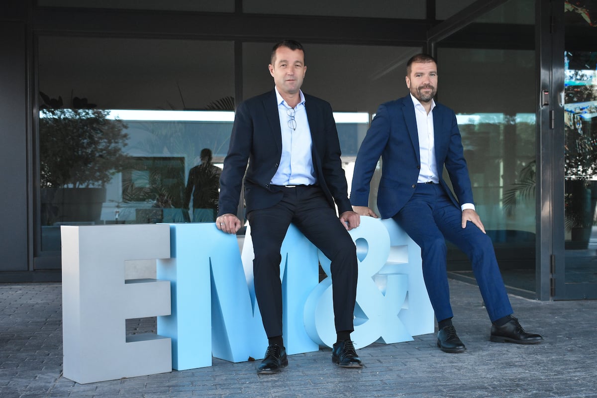 Indra pierde el 14,3 % del capital: los Escribano venden su participación y solo reciben 200 M€