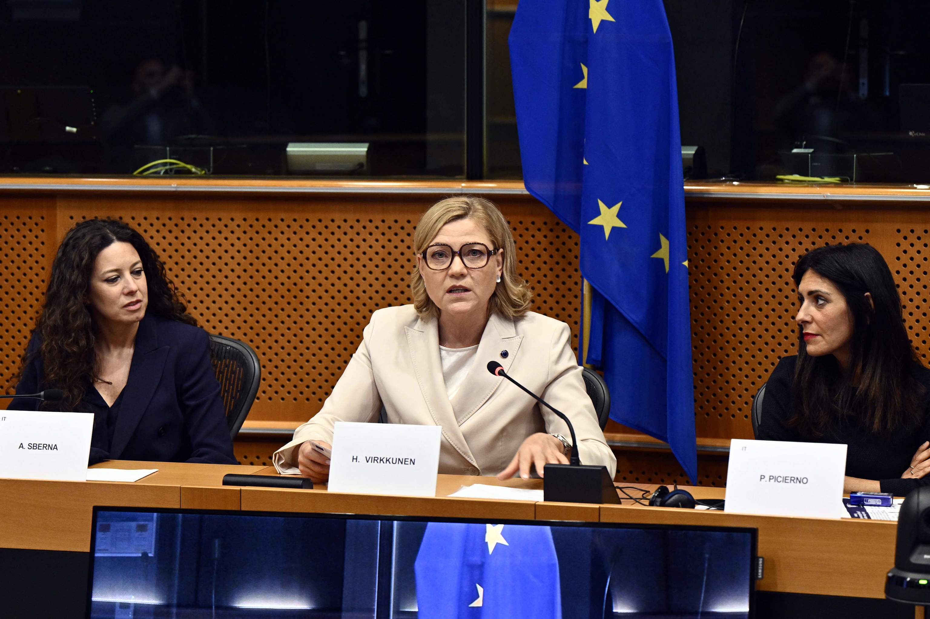 UE prohíbe imágenes sexualizadas generadas por IA a partir del 2 de diciembre de 2026