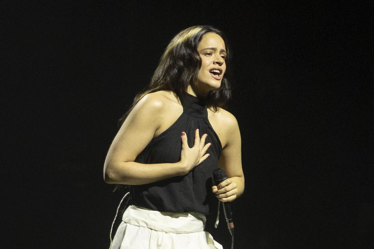 Rosalía protagoniza el concierto gratuito de Netflix en Sevilla y sorprende al público