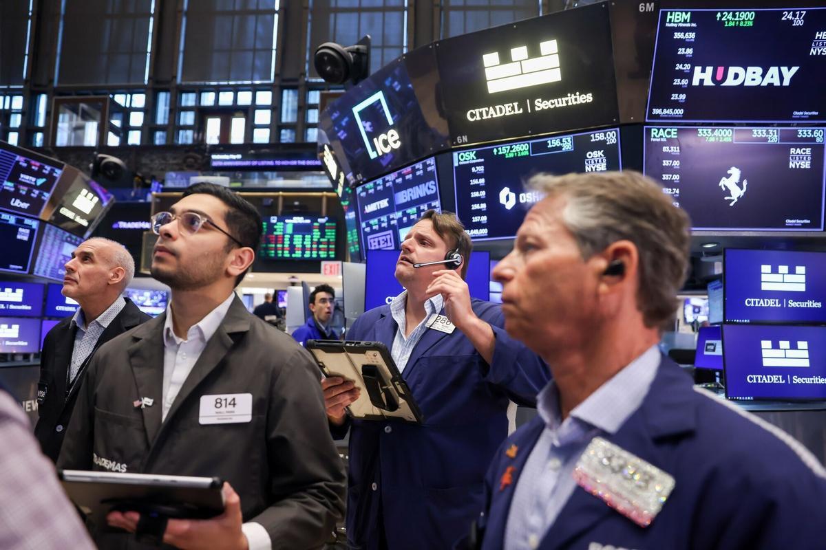 DOJ investiga apuestas millonarias en petróleo: cuatro operaciones de venta corta de 2.600 millones antes de los anuncios de Trump sobre Irán